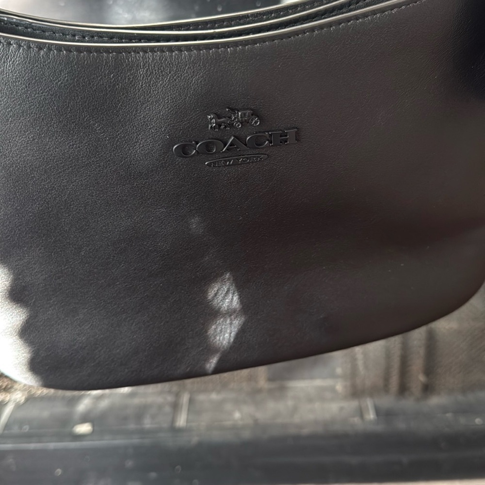 Small Brand New Coach Shoulder Handbag 100% Aunthentic🥳🥳🥳🥳🥳🥳🥳🥳